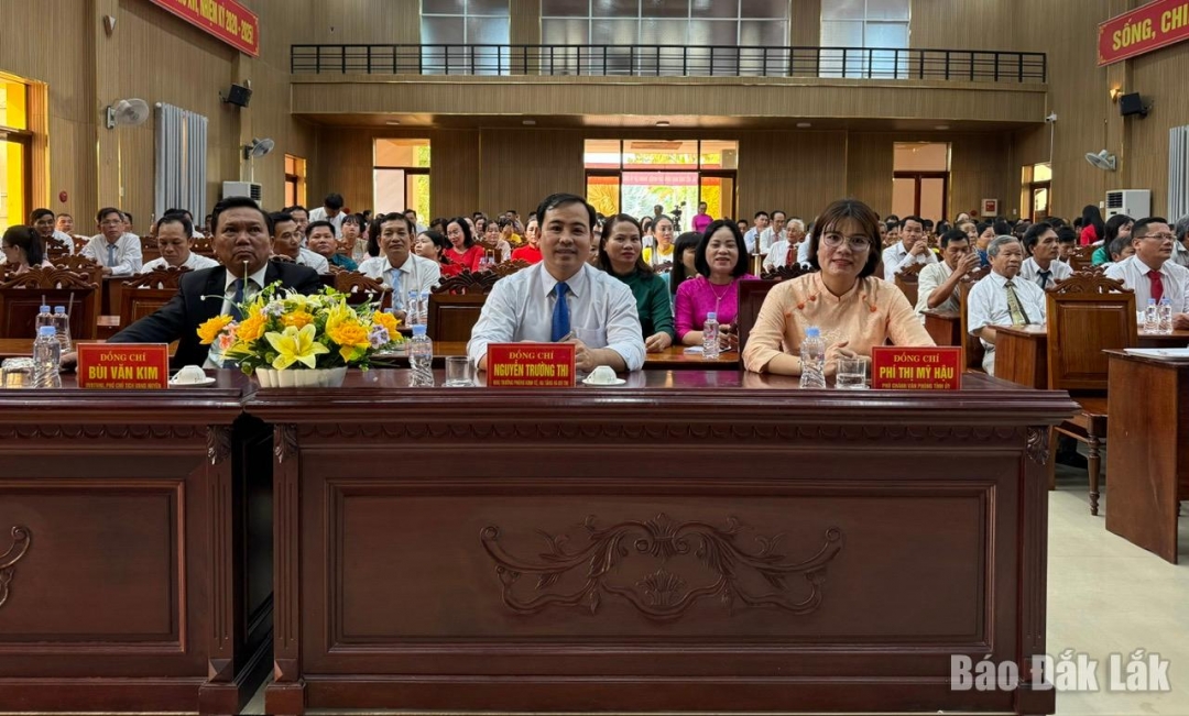 Các đại biểu, cán bộ, đảng viên và Nhân dân xã Phú Hòa 1 tham dự buổi lễ. Ảnh: Ngọc Dung