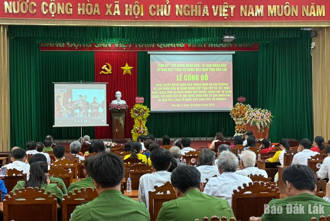 Quang cảnh buổi lễ tại xã Phú Hòa 1. Ảnh: Ngọc Dung