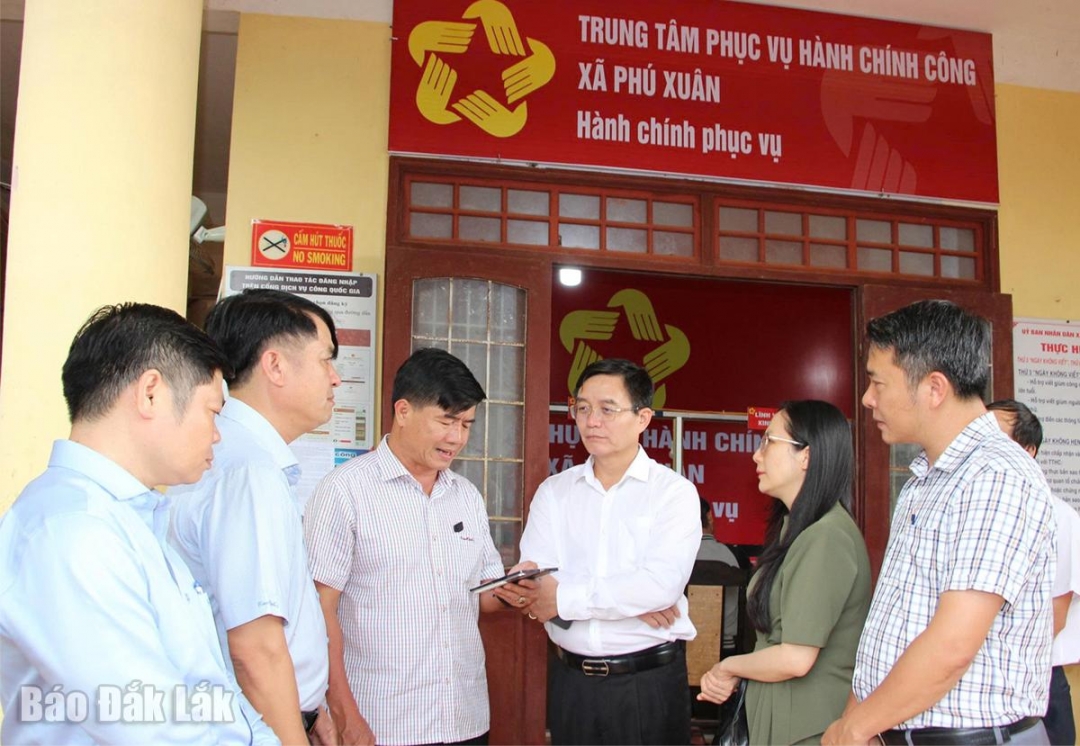 Đoàn công tác trao đổi với chính quyền, địa phương huyện Krông Năng.