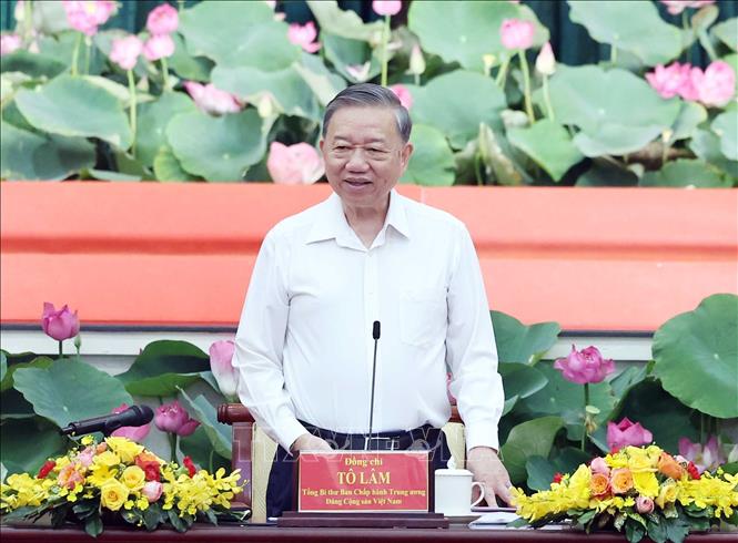 Sáng 18/6/2025, tại Thành phố Hồ Chí Minh, Tổng Bí thư Tô Lâm chủ trì buổi làm việc với Ban Thường vụ Thành ủy Thành phố Hồ Chí Minh, Tỉnh ủy Bà Rịa - Vũng Tàu và Tỉnh ủy Bình Dương về sắp xếp tổ chức bộ máy, công tác quốc phòng an ninh, thực hiện nhiệm vụ tăng trưởng kinh tế, an sinh xã hội. Ảnh: Thống Nhất/TTXVN