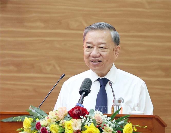 Sáng 23/6/2025, tại Hà Nội, Tổng Bí thư Tô Lâm và Đoàn công tác Trung ương làm việc với Đảng ủy Mặt trận Tổ quốc, các đoàn thể Trung ương về kết quả lãnh đạo thực hiện nhiệm vụ chính trị và công tác Đảng thời gian qua, nhiệm vụ trọng tâm thời gian tới. Ảnh: Thống Nhất/TTXVN