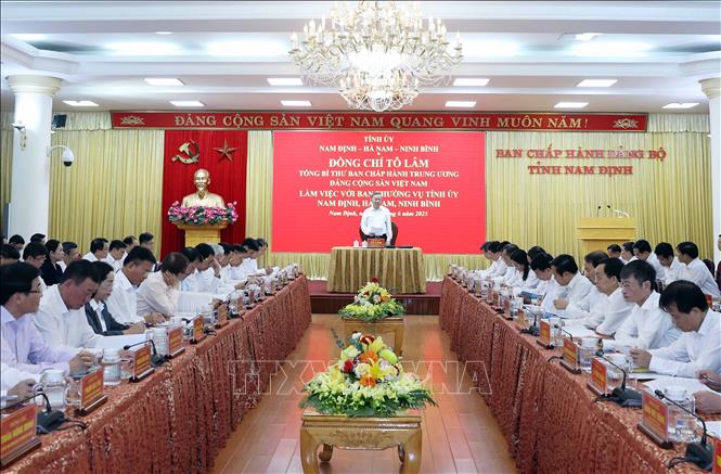 Chiều 23/6/2025, tại Nam Định, Tổng Bí thư Tô Lâm và Đoàn công tác Trung ương làm việc với Ban Thường vụ Tỉnh ủy các tỉnh Nam Định, Hà Nam, Ninh Bình về kết quả triển khai, thực hiện các Nghị quyết, Kết luận của Trung ương và một số nhiệm vụ trọng tâm phát triển kinh tế, xã hội, đảm bảo quốc phòng, an ninh trên địa bàn. Ảnh: Thống Nhất/TTXVN