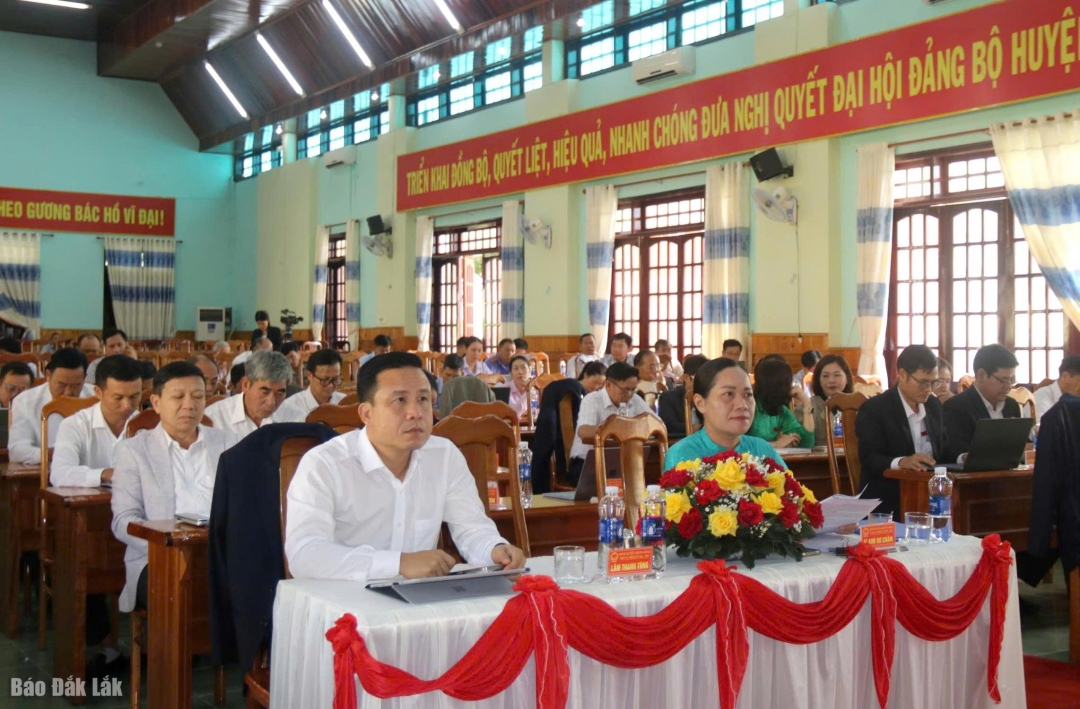 Các đại biểu tham dự kỳ họp.
