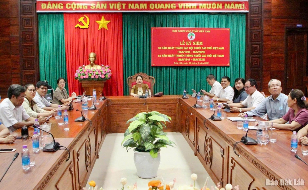 Đại biểu tham dự buổi lễ tại điểm cầu Đắk Lắk.