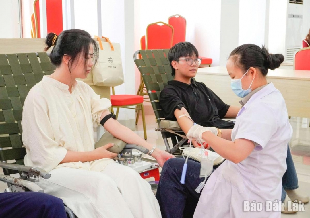 Các tình nguyện viên tham gia hiến máu tình nguyện.