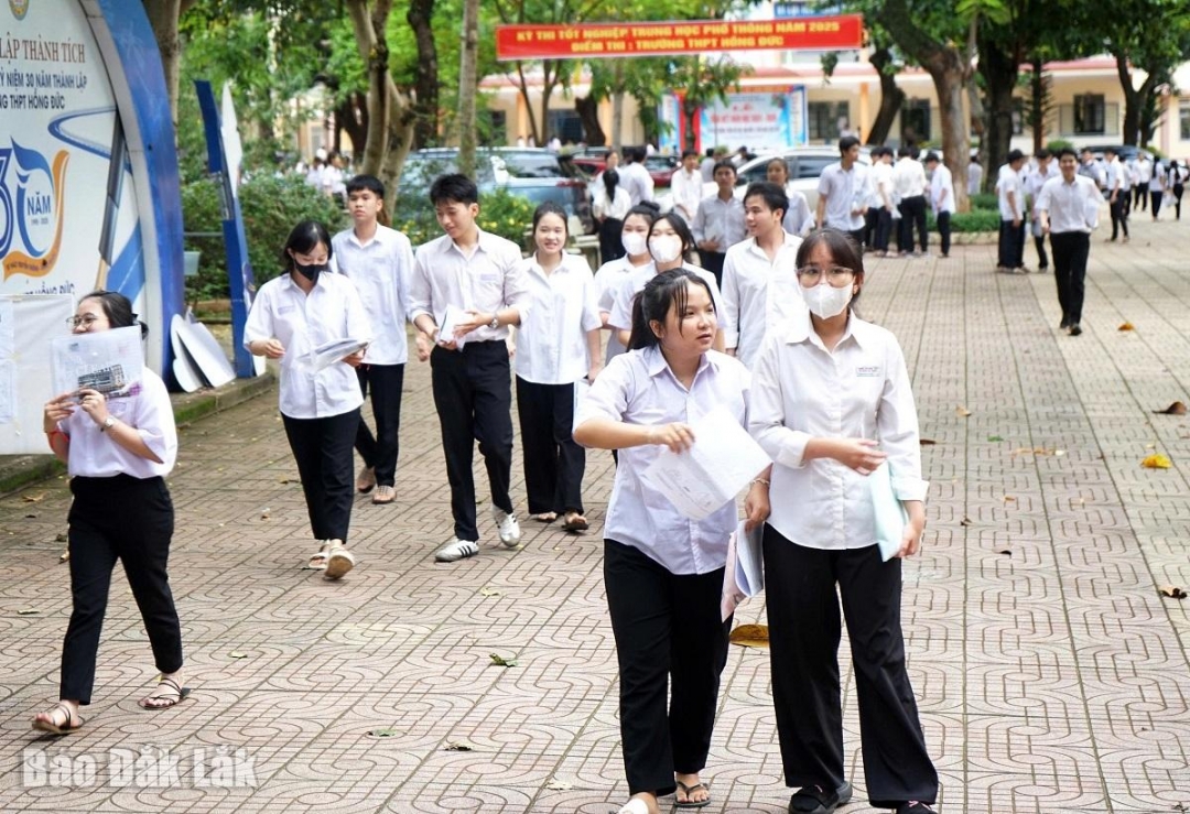 Thí sinh dự thi tại Điểm thi Trường THPT Hồng Đức. Ảnh Thúy Hồng