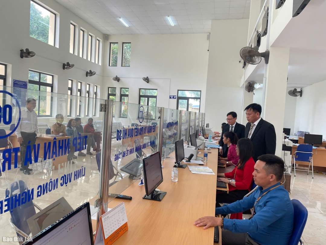 Cán bộ xã chỉ đạo