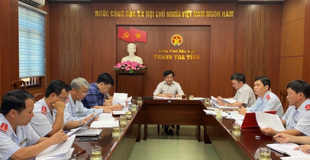 Chánh Thanh tra tỉnh Nguyễn Minh Huấn chủ trì một cuộc họp giao ban về công tác thanh tra. (Ảnh minh họa)