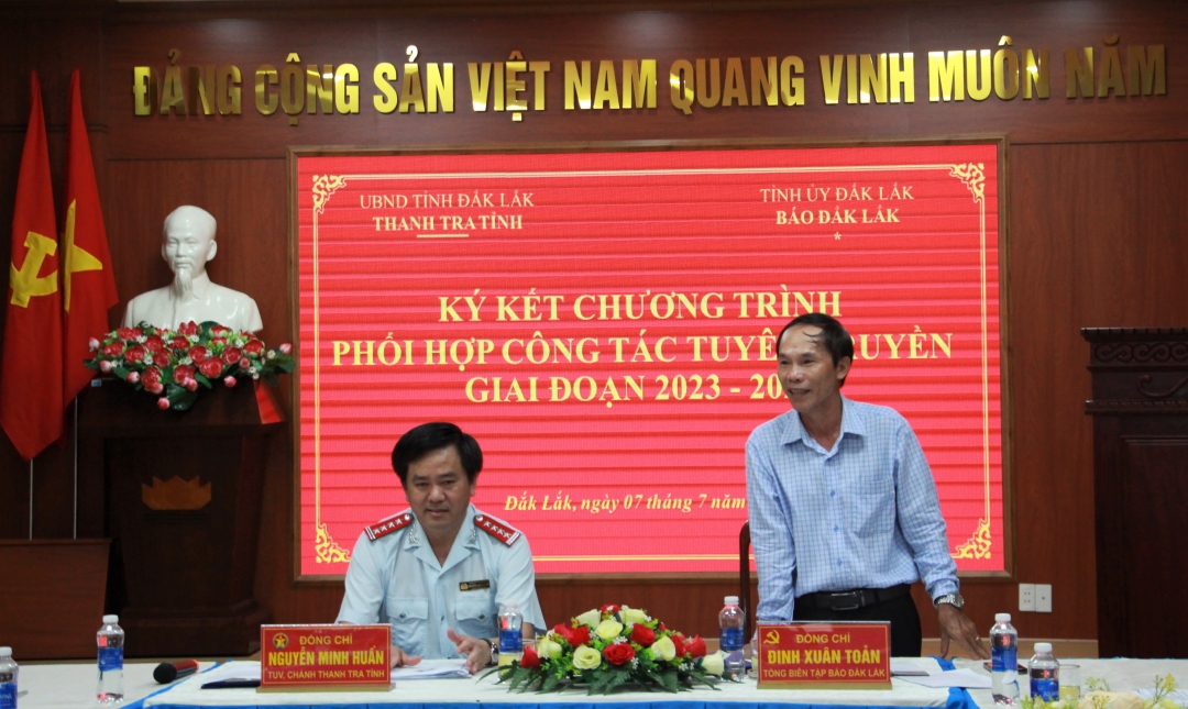 Tổng Biên tập Báo Đắk Lắk Đinh Xuân Toản phát biểu tại Lễ ký kết.