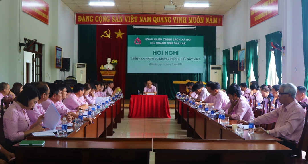 Các đại biểu tham dự hội nghị.