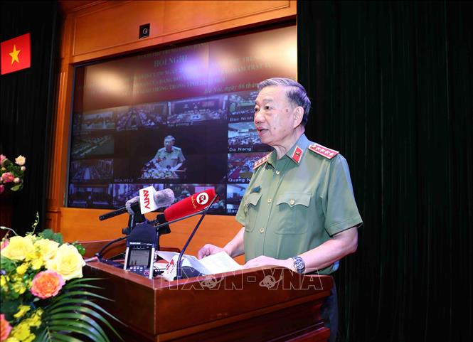 Đại tướng Tô Lâm, Ủy viên Bộ Chính trị, Bộ trưởng Bộ Công an thông tin về Chỉ thị số 18. Ảnh: TTXVN
