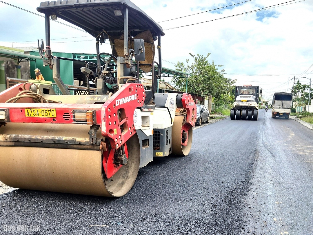 Thi công Dự án cải tạo, nâng cấp Tỉnh lộ 12 đoạn qua đoạn trung tâm thị trấn Krông Kmar. 