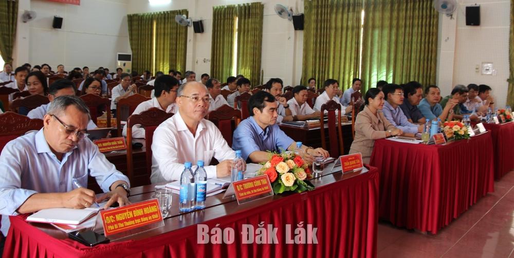 Các đại biểu tham dự hội nghị.