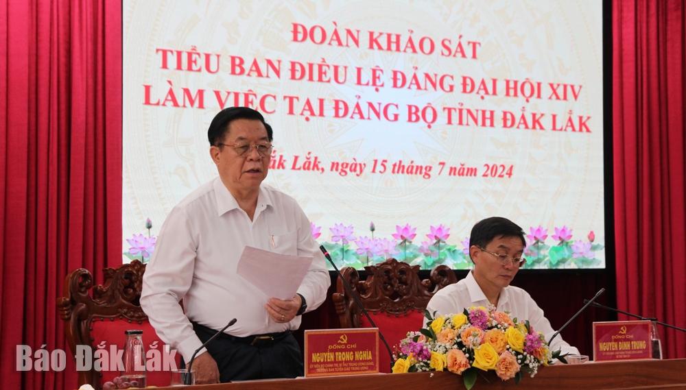 Đồng chí Nguyễn Trọng Nghĩa, Ủy viên Bộ Chính trị, Bí thư Trung ương Đảng, Trưởng Ban Tuyên giáo Trung ương phát biểu tại hội nghị.