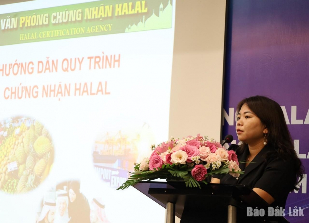 Đại diện Công ty TNHH Văn phòng chứng nhận Halal Việt Nam trao đổi về các quy trình cần thiết để đạt chứng nhận Halal tại hội thảo.