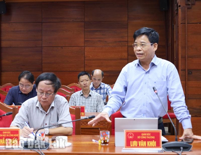 Giám đốc Sở Công thương Lưu Văn Khôi tham gia ý kiến tại phiên họp