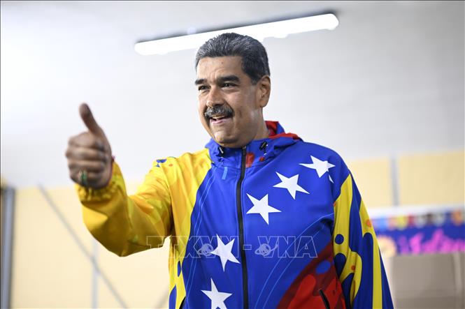 Tổng thống Venezuela Nicolas Maduro bỏ phiếu trong cuộc bầu cử Tổng thống tại điểm bầu cử ở Caracas, Venezuela, ngày 28/7/2024. Ảnh: THX/TTXVN