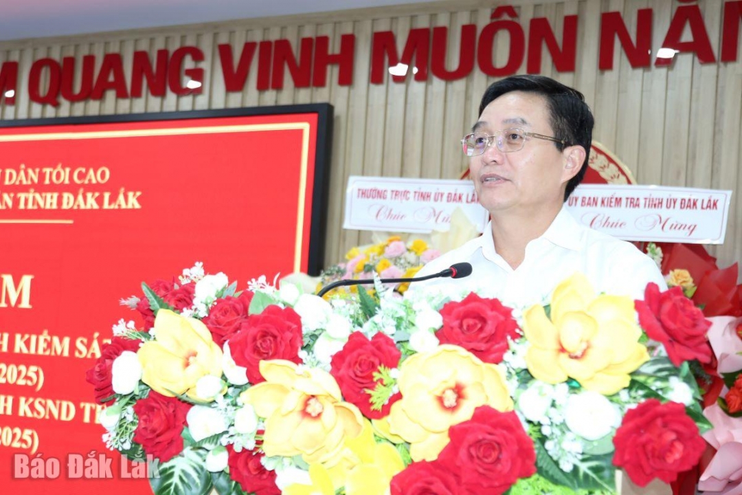 Đồng chí Nguyễn Đình Trung, Ủy viên Trung ương Đảng, Bí thư Tỉnh ủy phát biểu tại buổi lễ.