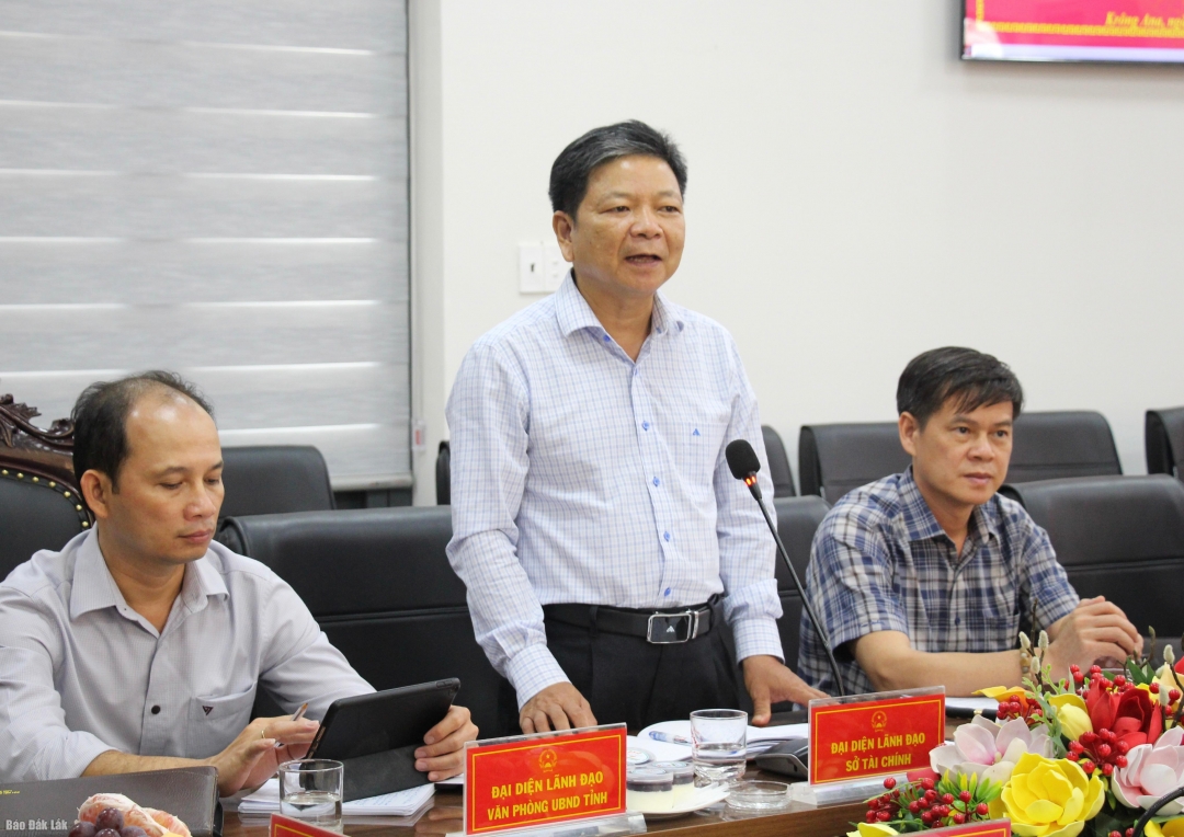 Đại diện lãnh đạo Sở Tài chính nêu ý kiến tại buổi làm việc.