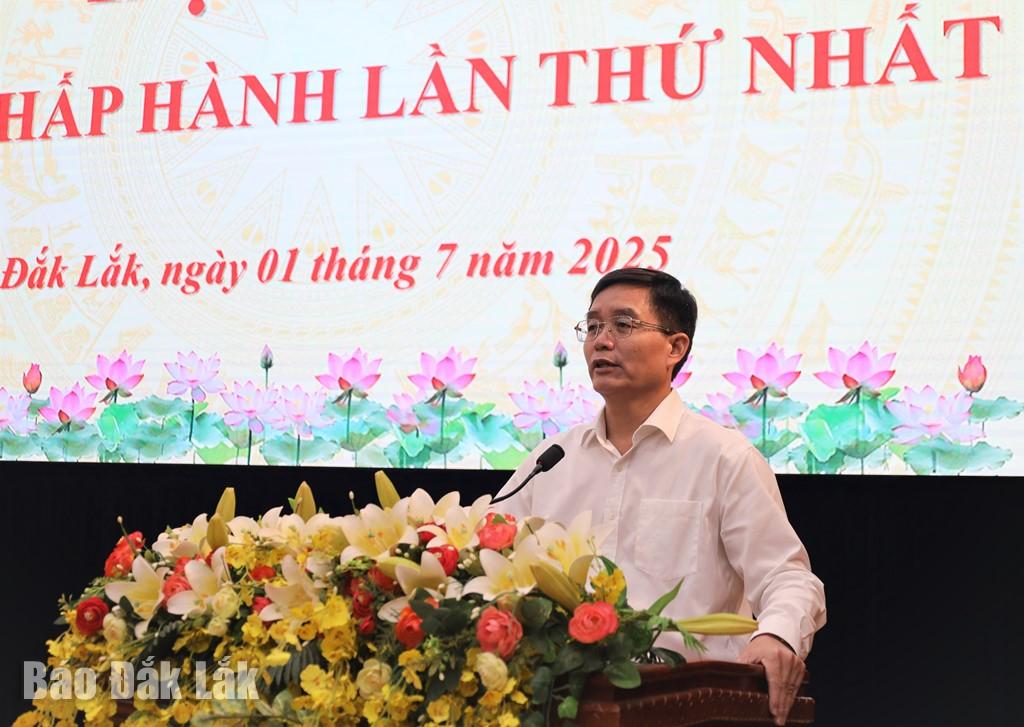 Ủy viên Trung ương Đảng, Bí thư Tỉnh ủy Nguyễn Đình Trung phát biểu ý kiến tại Hội nghị Ban Chấp hành Đảng bộ tỉnh lần thứ Nhất (mở rộng).