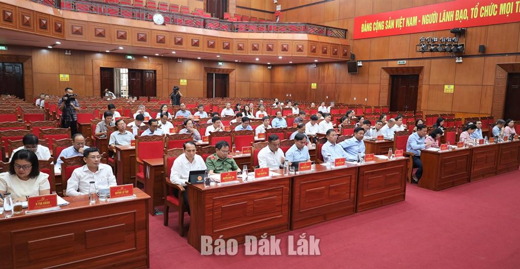 Các đại biểu tham dự hội nghị.