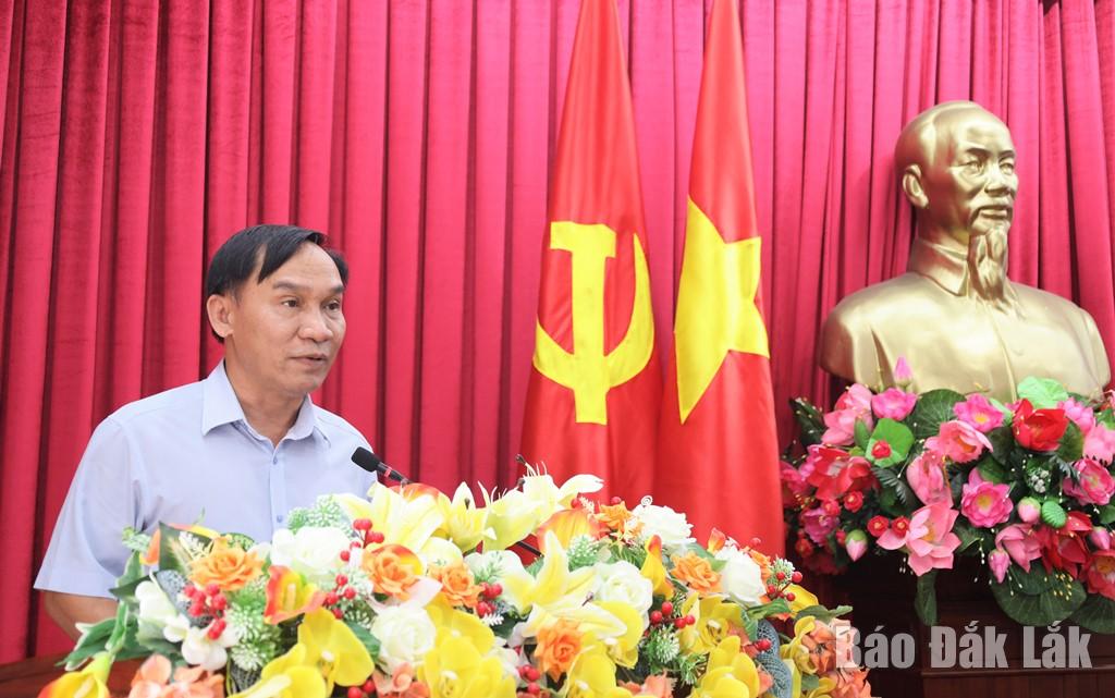 Ủy viên Ban Thường vụ Tỉnh ủy, Trưởng Ban Nội chính Tỉnh ủy Nguyễn Quốc Hoàn báo cáo tóm tắt kết quả sắp xếp tổ chức bộ máy và công tác 6 tháng đầu năm 2025.