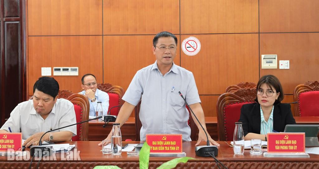 Ủy viên Ban Thường vụ Tỉnh ủy, Chủ nhiệm Ủy ban Kiểm tra Tỉnh ủy Trần Trung Hiển nêu ý kiến tại buổi làm việc.