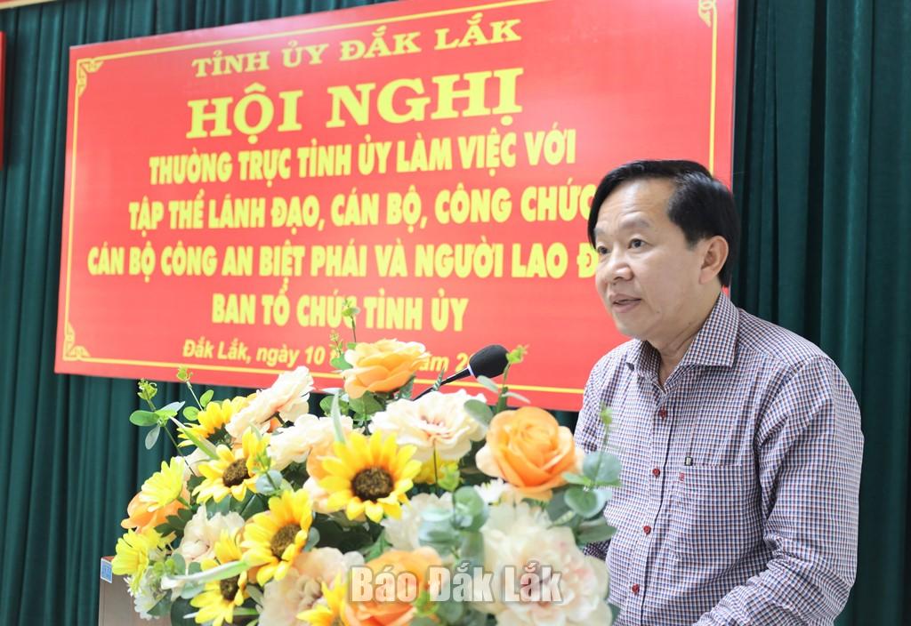 Phó trưởng Ban Thường trực Ban Tổ chức Tỉnh ủy Lưu Vĩnh Hưng báo cáo tóm tắt kết quả công tác sắp xếp tổ chức bộ máy và hoạt động 6 tháng đầu năm 2025 của Ban Tổ chức Tỉnh ủy.