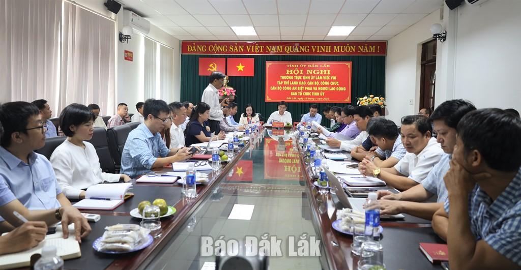 Các đại biểu tham dự buổu làm việc.