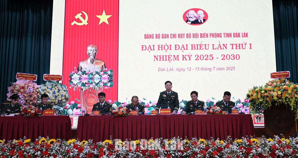 Đoàn Chủ tịch và Đoàn Thư ký điều hành Đại hội.