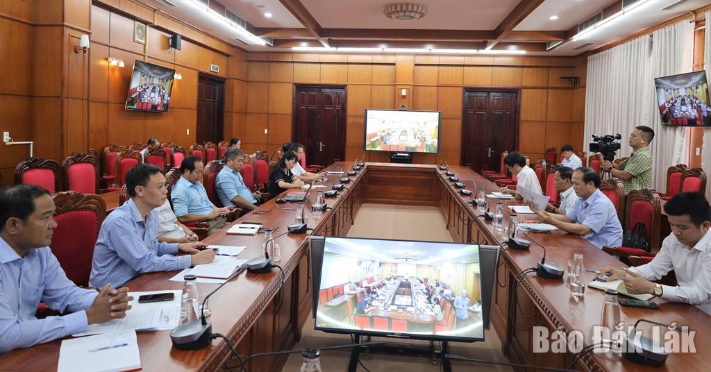 Các đại biểu điểm cầu tỉnh Đắk Lắk tham dự hội nghị trực tuyến góp ý dự thảo