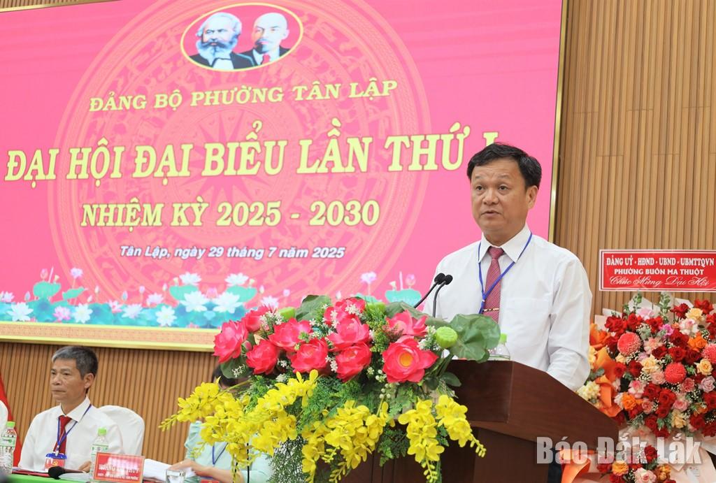 Bí thư Đảng ủy phường Tân Lập Vũ Văn Hưng phát biểu khai mạc đại hội.