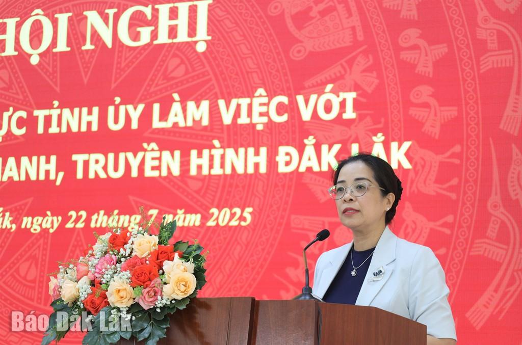 Phó Bí thư Tỉnh ủy Huỳnh Thị Chiến Hòa phát biểu tại buổi làm việc.