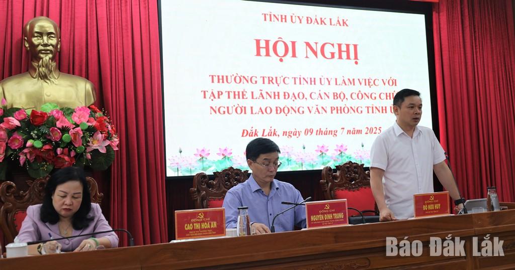 Phó Bí thư Tỉnh ủy Đỗ Hữu Huy phát biểu ý kiến tại buổi làm việc.