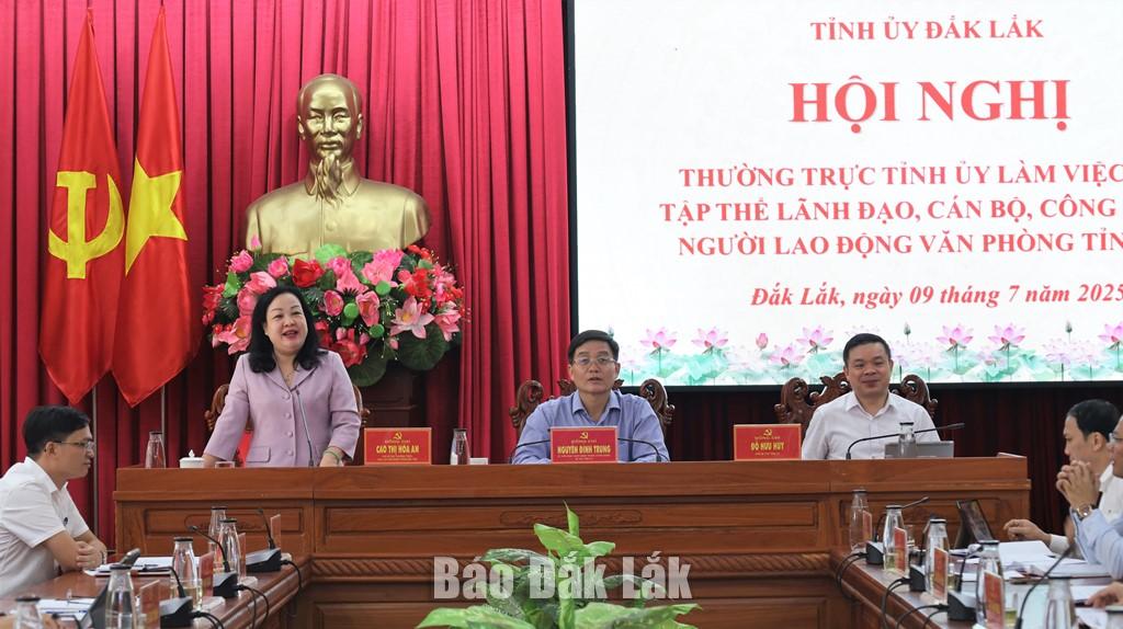 Phó Bí thư Thường trực Tỉnh ủy, Chủ tịch HĐND tỉnh Cao Thị Hòa An phát biểu ý kiến tại buổi làm việc.