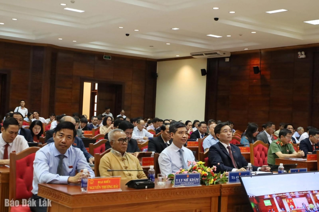 Đại biểu tham dự kỳ họp. Ảnh: Vạn Tiếp