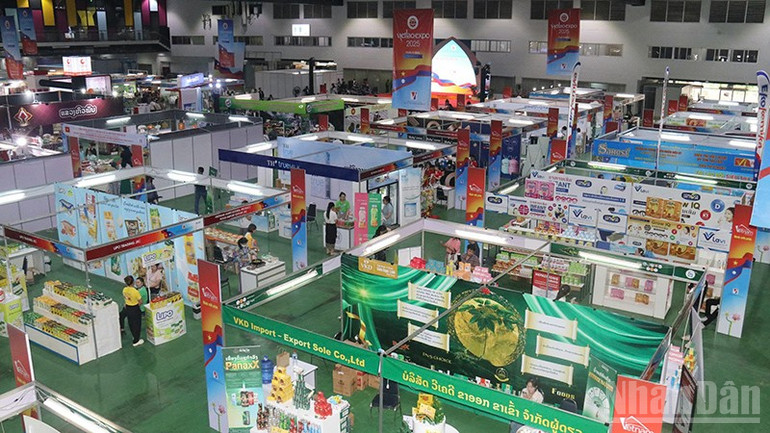 VIETLAO EXPO 2025 có quy mô 250 gian hàng tiêu chuẩn. (Ảnh: HẢI TIẾN)