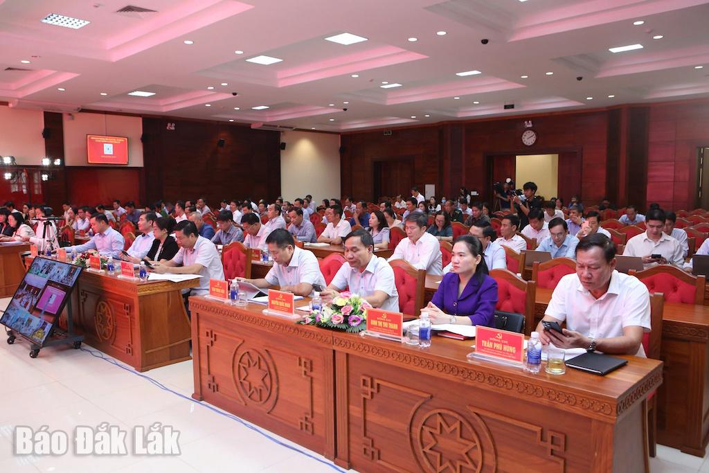Đại biểu tham dự phiên họp