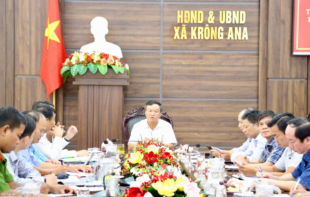 Các đại biểu tham dự buổi làm việc.