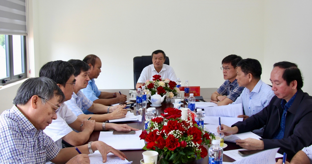 Các đại biểu tham dự buổi làm việc.