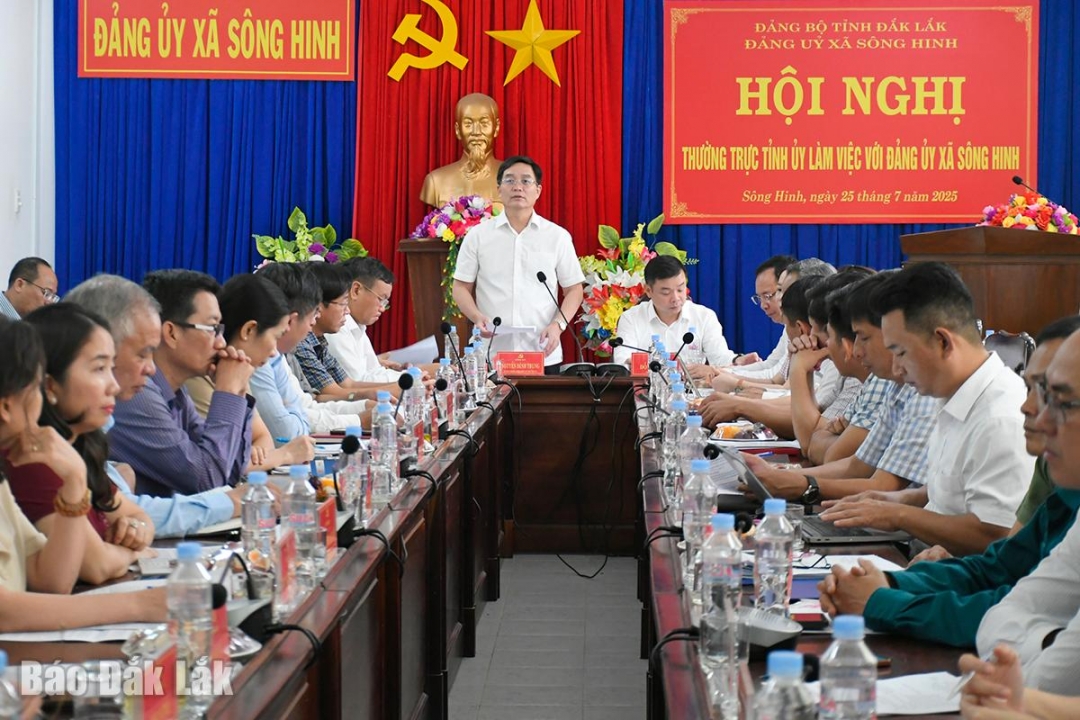 Quang cảnh buổi làm việc.