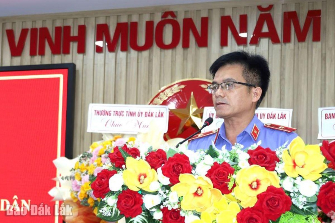 Viện trưởng Viện Kiểm sát nhân dân tỉnh đọc diễn văn.