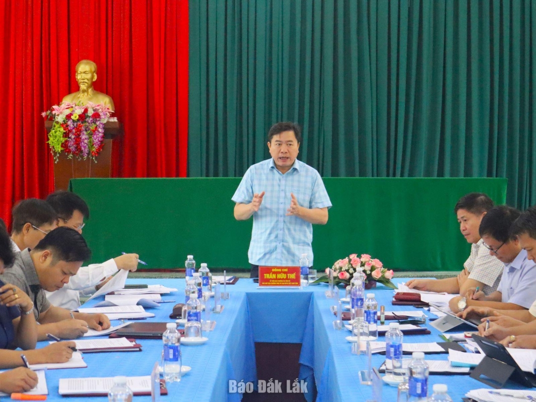 Phó Chủ tịch Thường trực Ủy ban MTTQ Việt Nam tỉnh Trần Hữu Thế phát biểu kết luận buổi làm việc.