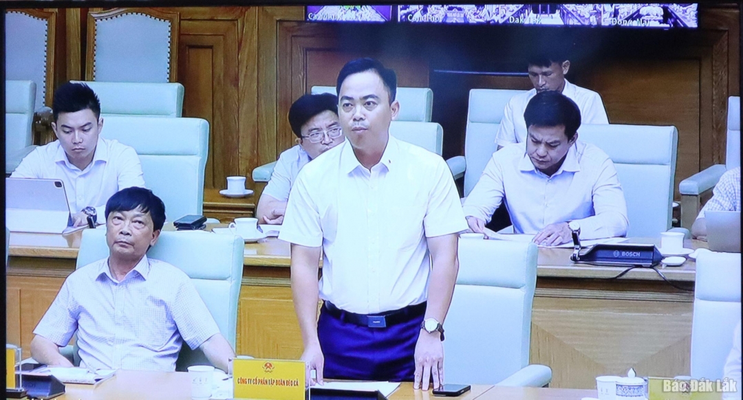 Đại diện nhà thầu nêu ý kiến tại hội nghị.