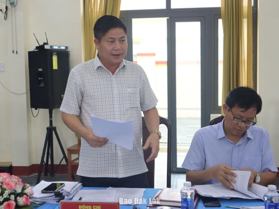 Phó Trưởng Ban Thường trực Ban Tuyên giáo và Dân vận Tỉnh ủy Hồ Văn Mười góp ý về công tác chuẩn bị đại hội đảng của các địa phương.