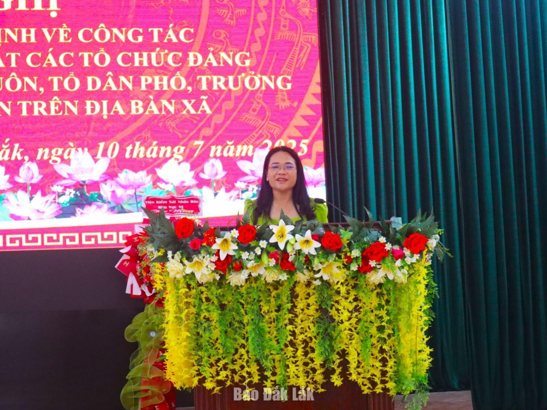 Bí thư Đảng ủy, Chủ tịch HĐND xã Liên Sơn Lắk Đào Thị Thanh An phát biểu kết luận hội nghị.