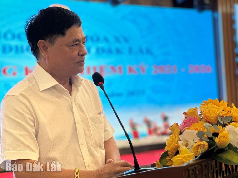 Nguyên Phó Bí thư Thường trực Tỉnh ủy, nguyên Trưởng Đoàn ĐBQH tỉnh khóa XIII đóng góp ý kiến tại hội nghị.