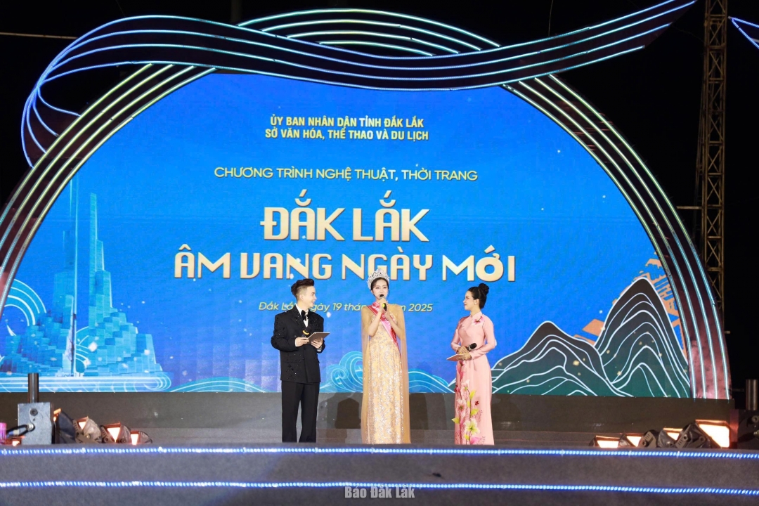 Hoa hậu Việt Nam 2024 Hà Trúc Linh giao lưu. Ảnh: Triệu Xuân