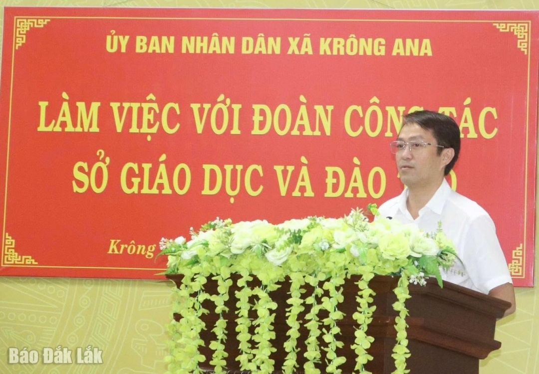 Bí thư Đảng ủy, Chủ tịch HĐND xã Krông Ana Nguyễn Minh Chí phát biểu tại buổi làm việc.