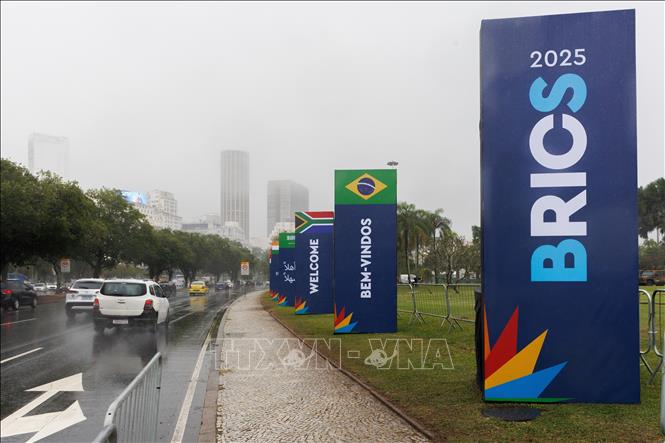 Biểu ngữ chào mừng Hội nghị thượng đỉnh BRICS tại Rio de Janeiro, Brazil, ngày 3/7/2025. Ảnh: THX/TTXVN